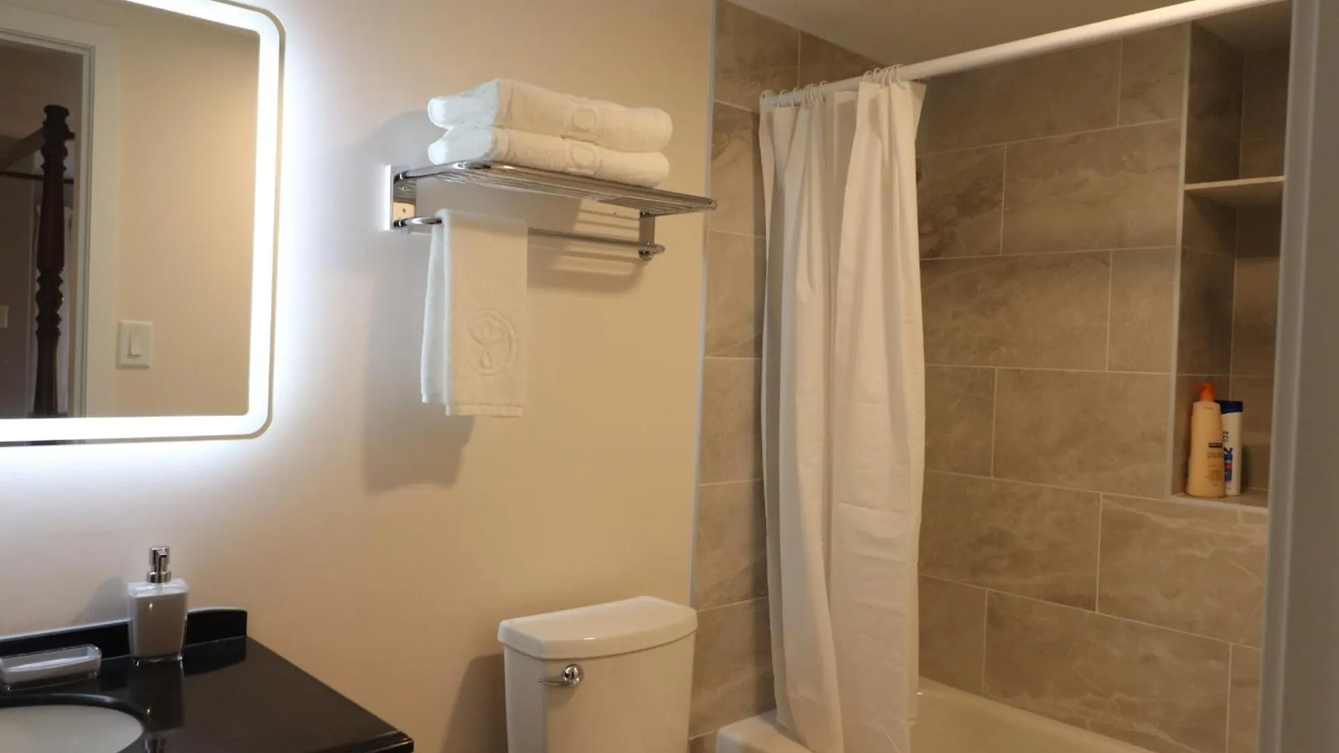 Homestay Victoria Gorge Waterway Vacation Home Canada