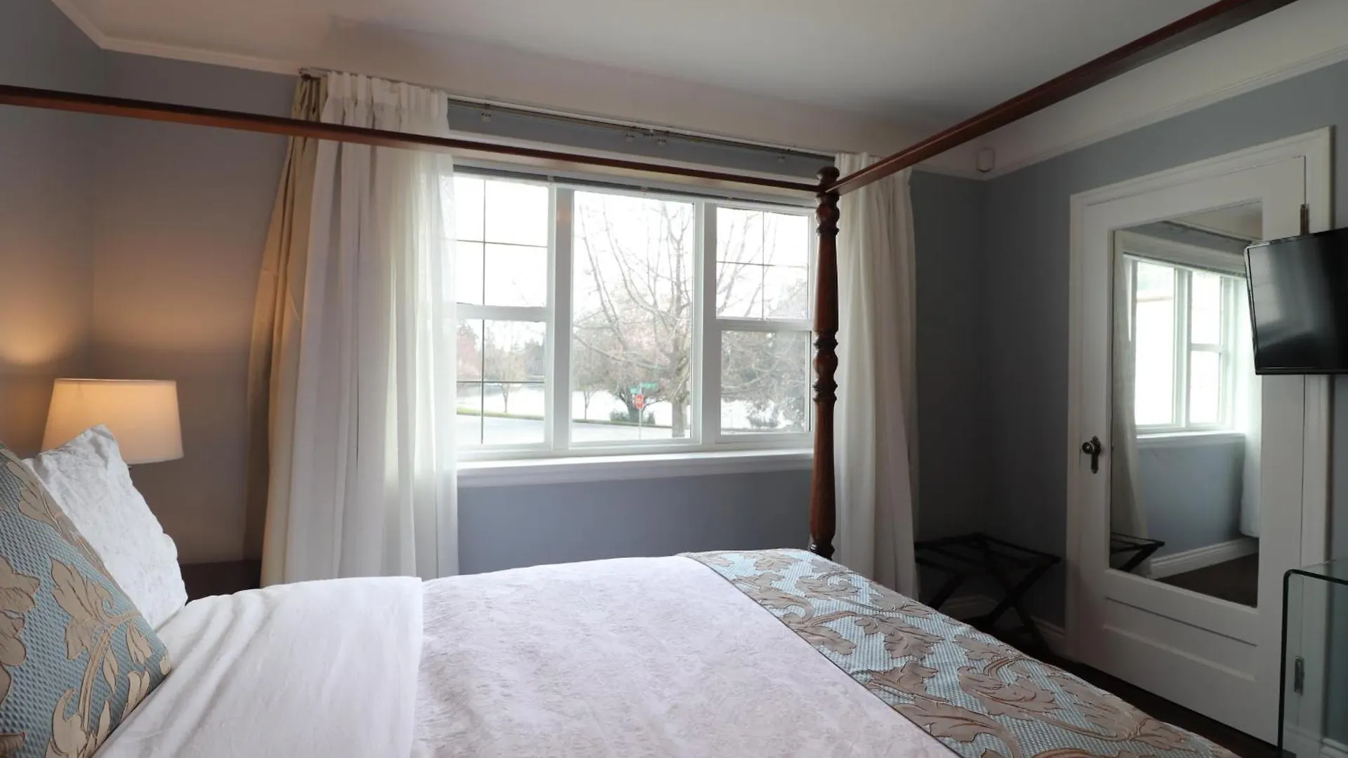 Homestay Victoria Gorge Waterway Vacation Home Canada