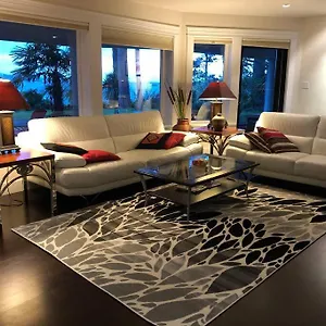Waterfront 2br With Superb Views Villa